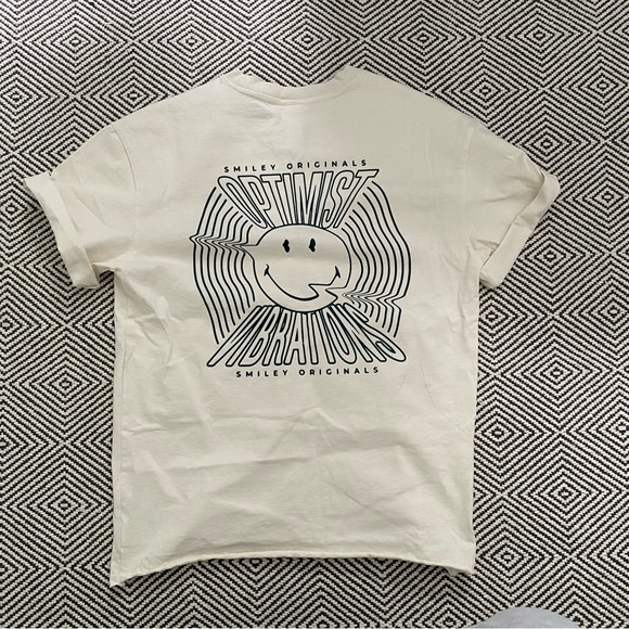 H&M • Graphic T - Picture 4 of 8